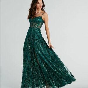Elegant Green Lace Sequins Evening Gown
